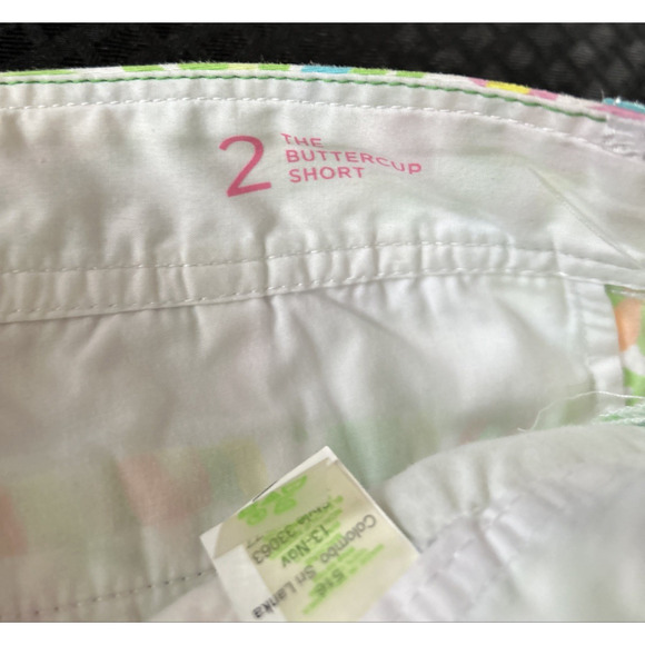 Lilly Pulitzer Buttercup Double Trouble Hawaiian Print Scalloped Hem Shorts 2 - Picture 4 of 7